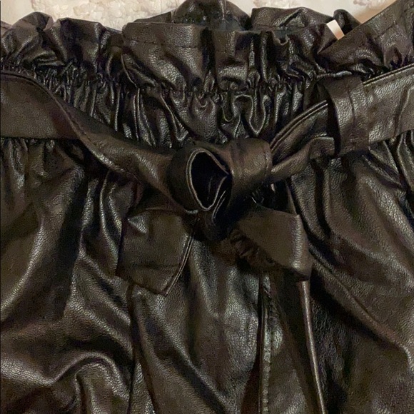 faux leather paperback shorts - Picture 5 of 5
